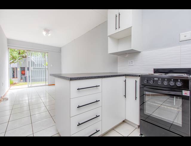 1 BEDROOM APARTMENT TO LET IN RADIOKOP